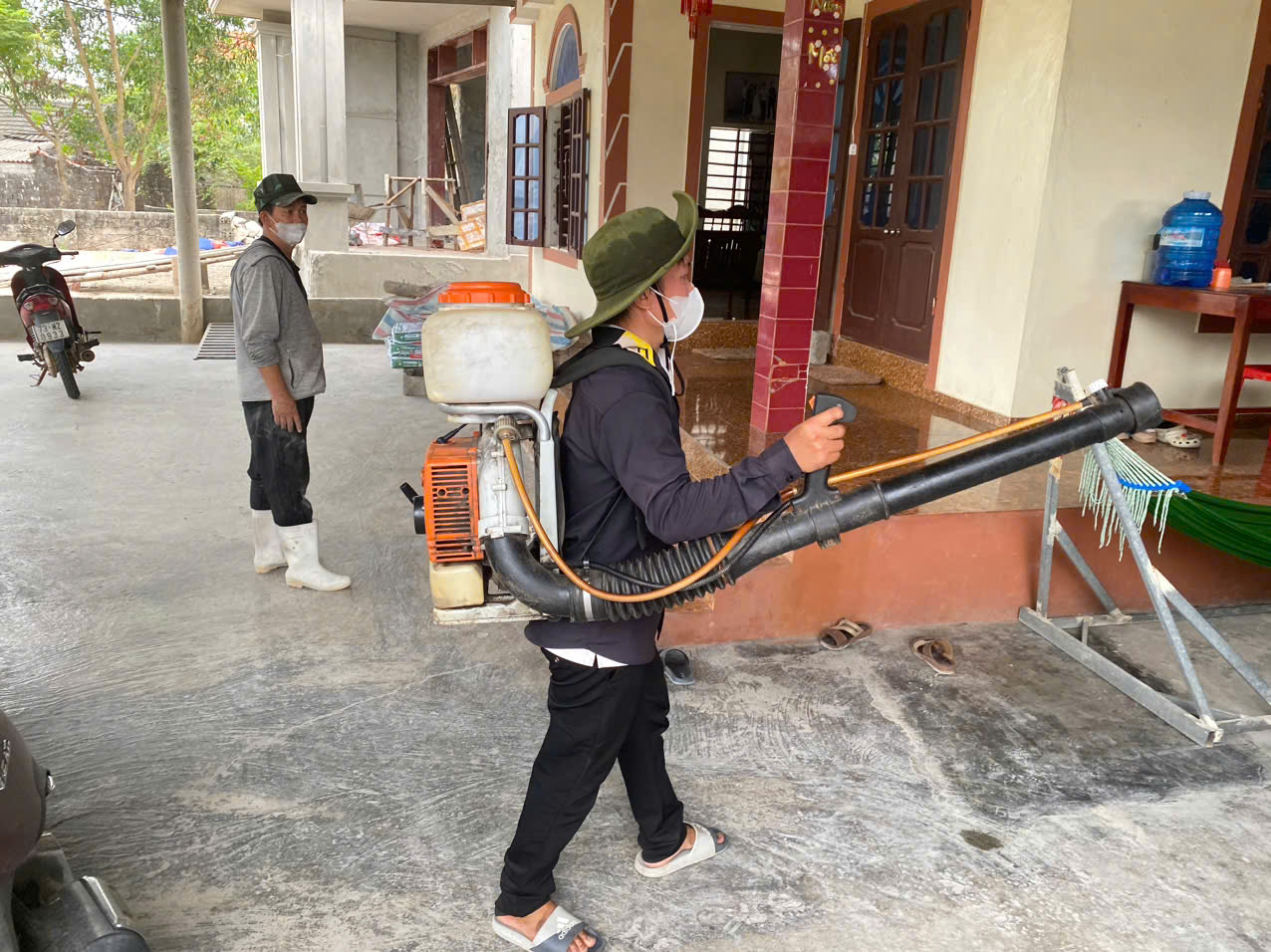 ĐỂ DỊCH BỆNH KHÔNG BÙNG PHÁT, LÂY LAN SAU MƯA LŨ BẤT THƯỜNG